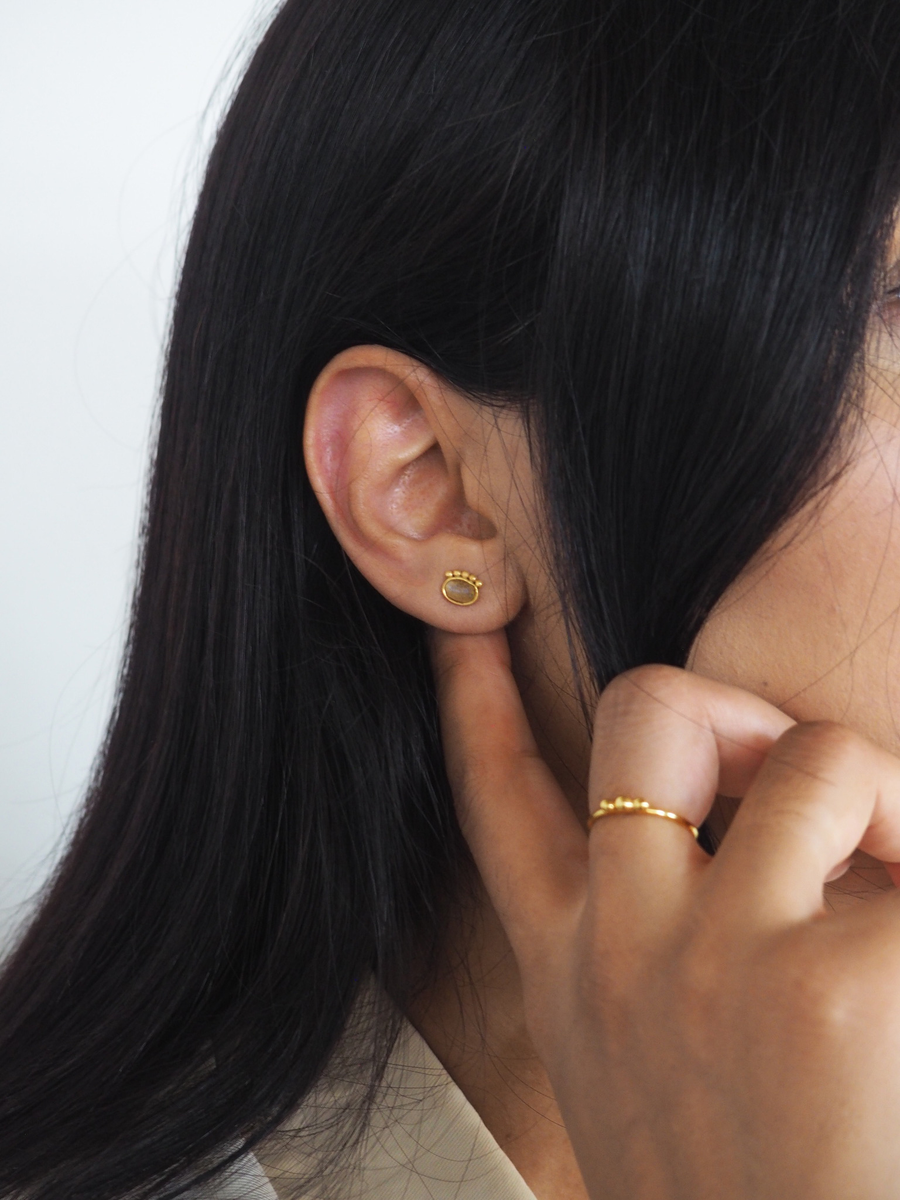 Gold oval stud earrings online