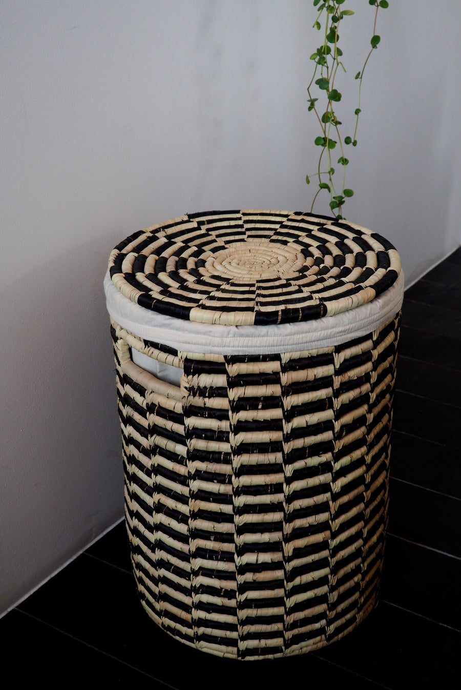 Round Laundry Basket from Palm Leaf // Natural-Black