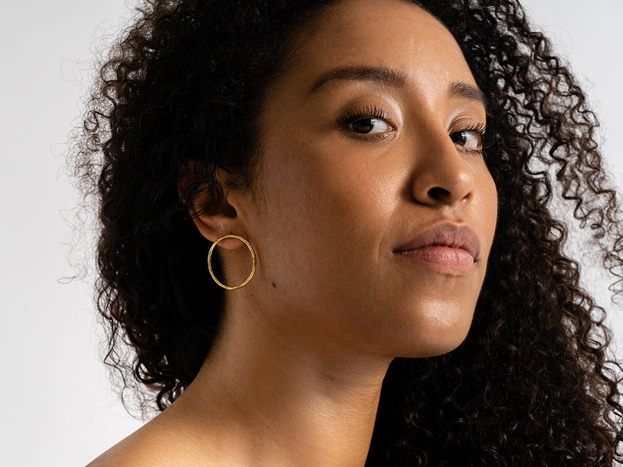 Earrings Hammered Circle // Gold
