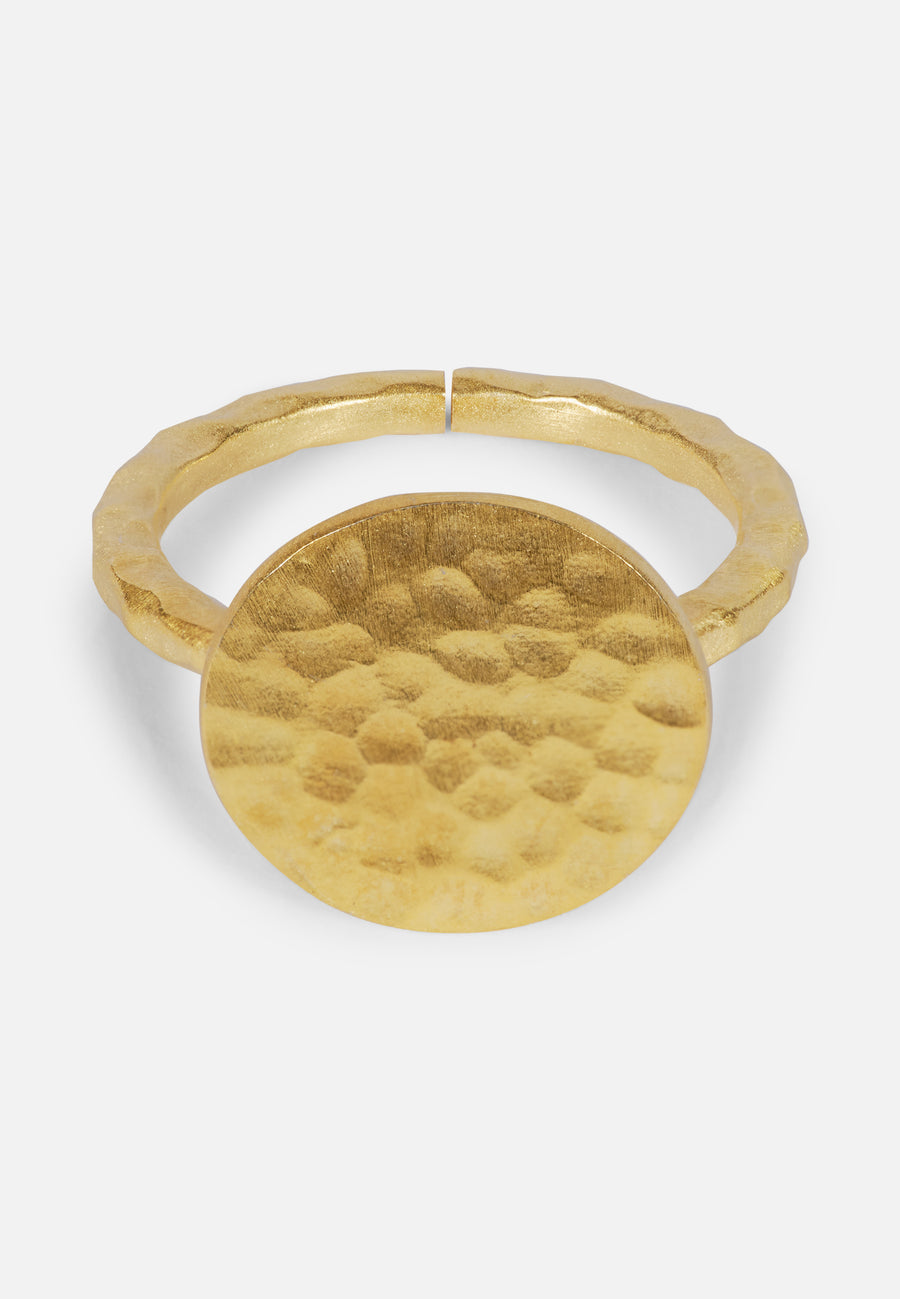 Ring with Round Hammered Plate // Gold